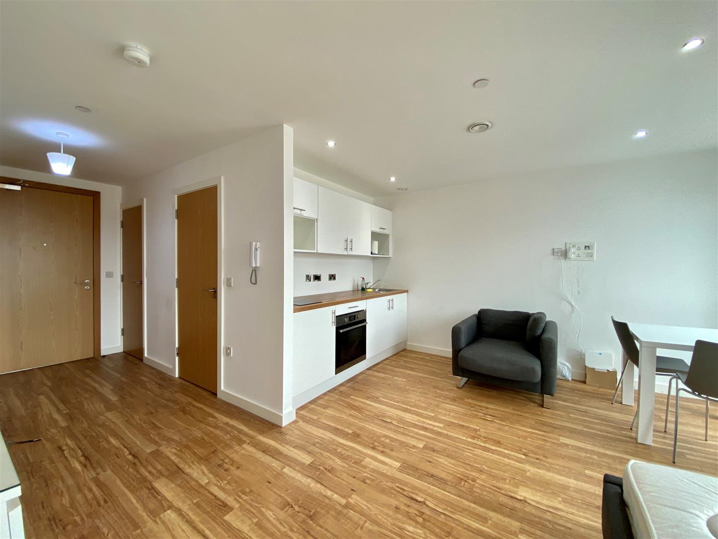 Studio Apartment - Studio To Rent image 6